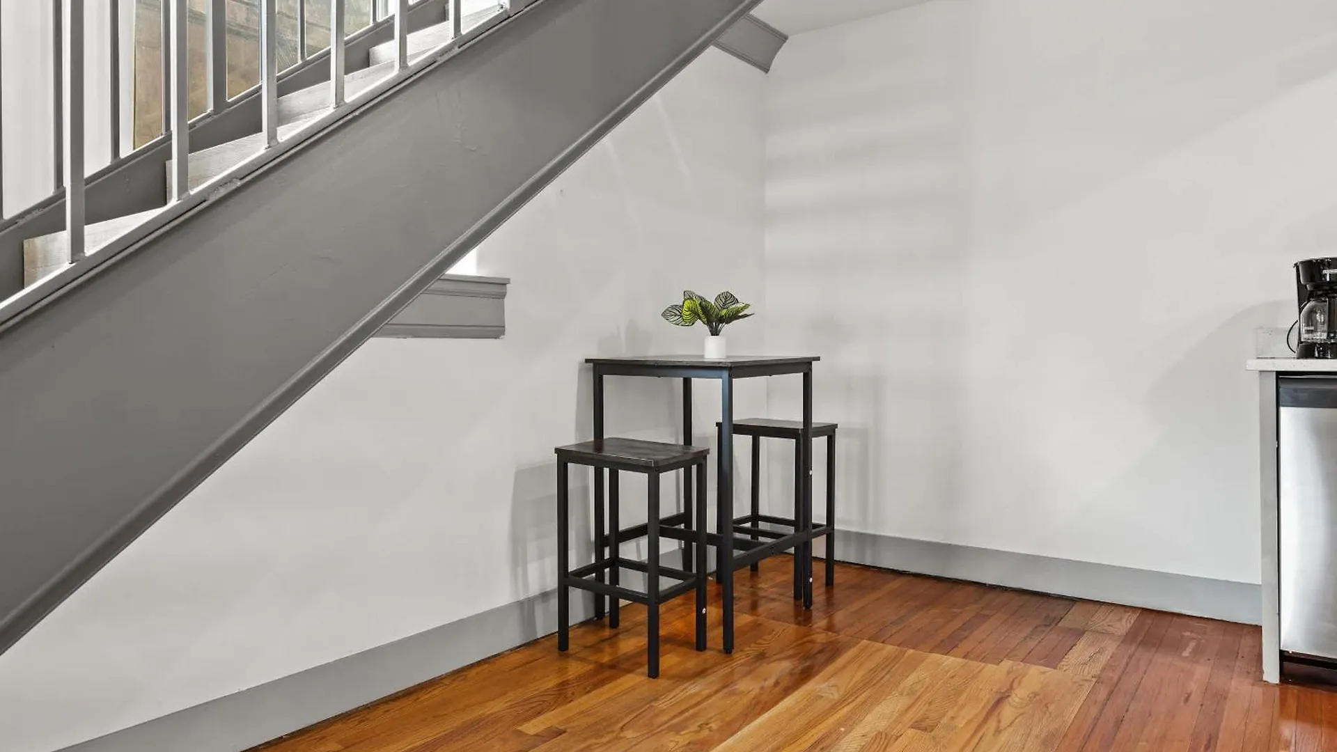 Chic And Comfy Unit W Free Parking Medical District Daire Louisville
