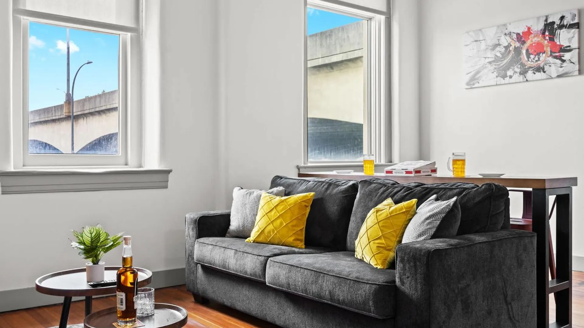 Chic And Comfy Unit W Free Parking Medical District Daire Louisville
